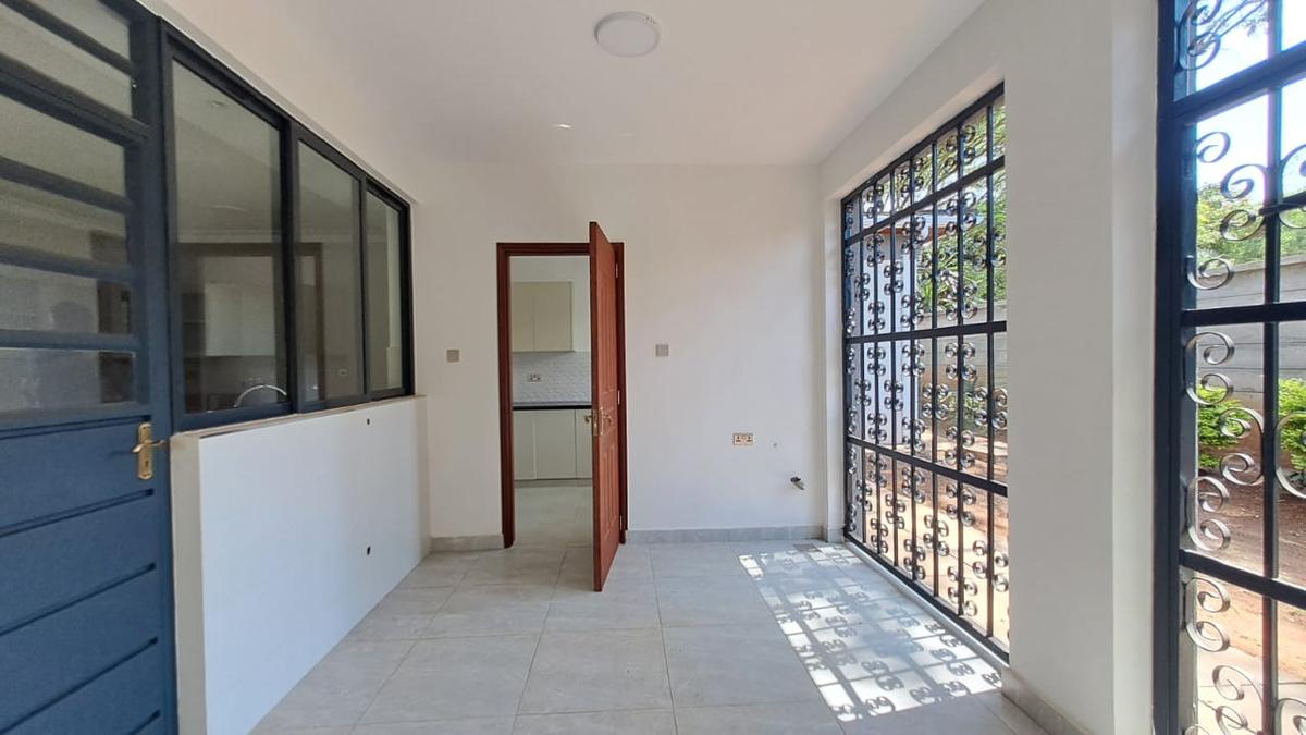 5 Bed Townhouse with En Suite in Lavington - 10