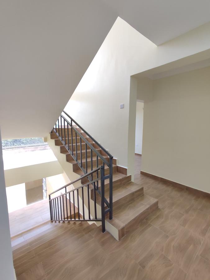 4 Bed Townhouse with En Suite at Gateway Mall - 13