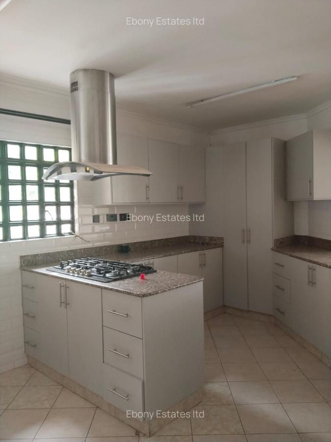 5 Bed Townhouse with En Suite in Lavington - 8