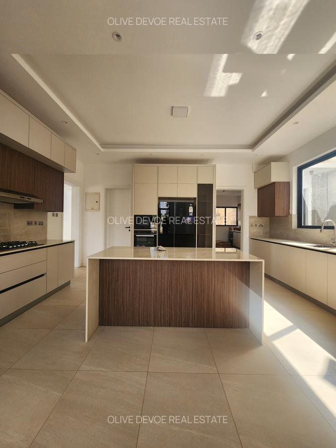 5 Bed Villa with En Suite in Lavington - 12