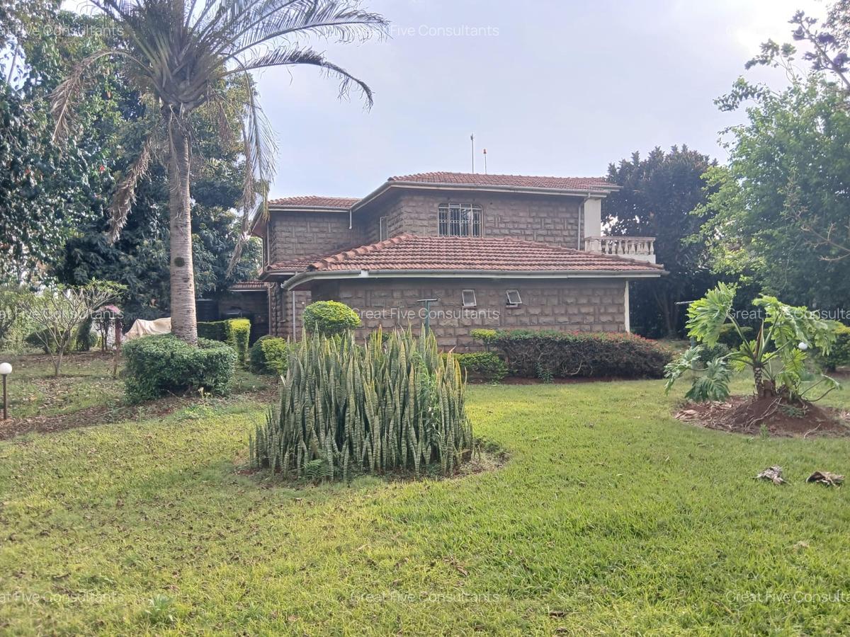 5 Bed House with En Suite in Runda - 1