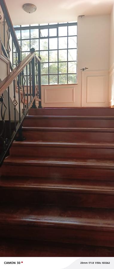 5 Bed Townhouse with En Suite in Lavington - 9