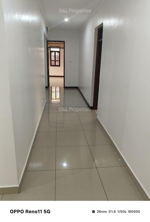 3 Bed Apartment with En Suite at Links Road - 4