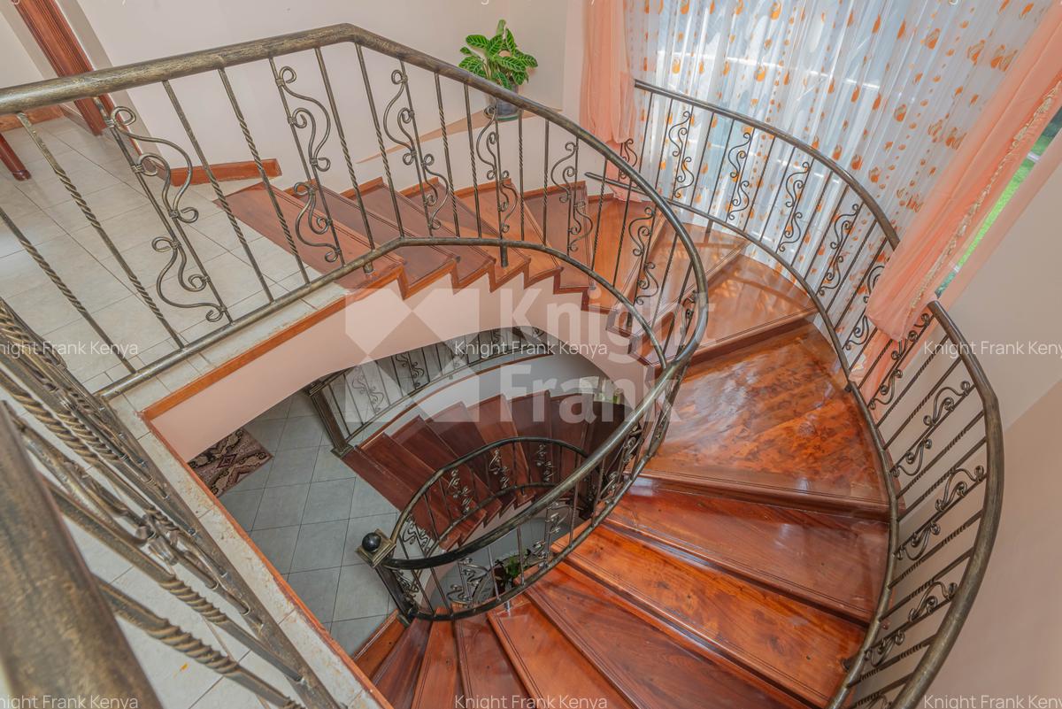 5 Bed House with Garden in Runda - 12