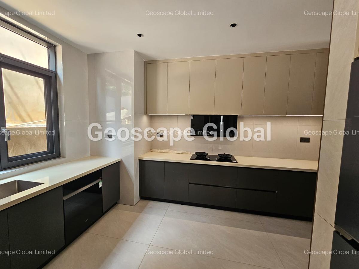 5 Bed Townhouse with En Suite in Lavington - 8