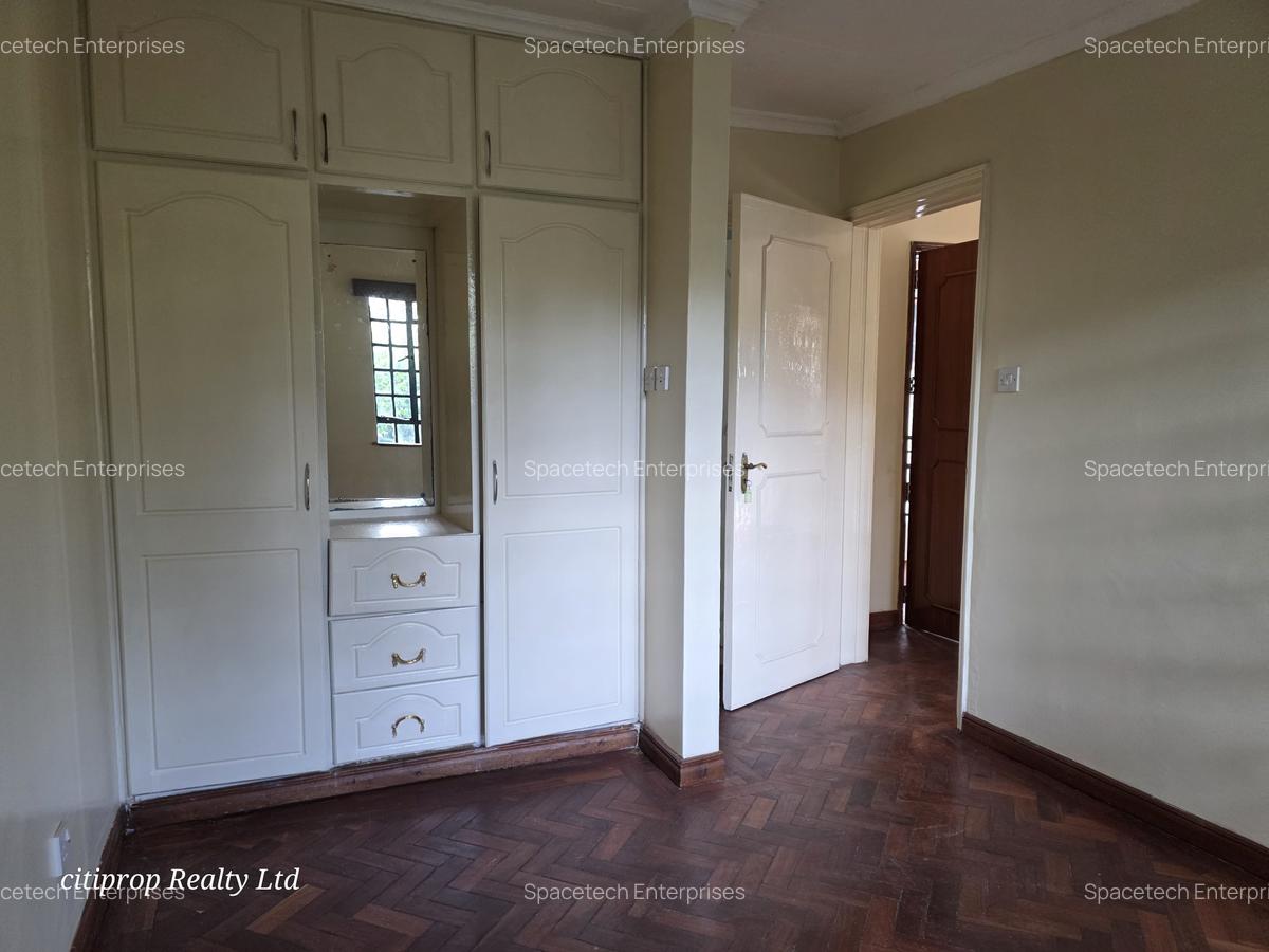 5 Bed House with En Suite in Runda - 18