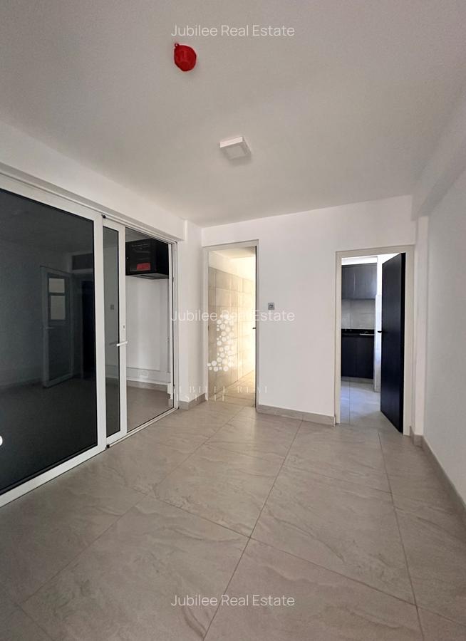 1,130 ft² Commercial Property with Service Charge Included in Parklands - 5