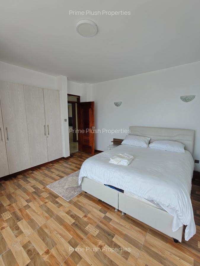 4 Bed Apartment with Swimming Pool in Riverside - 17