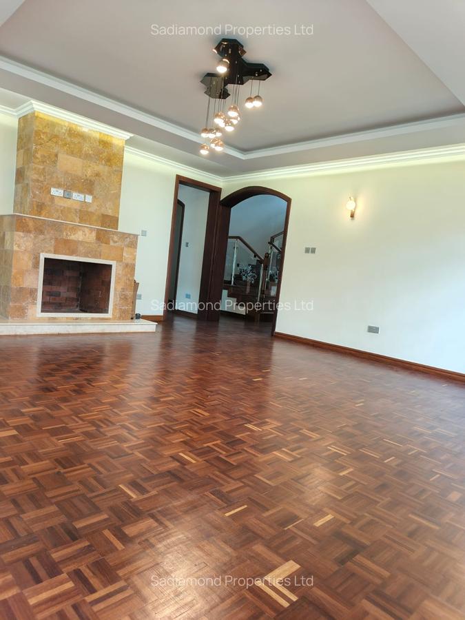 4 Bed Villa with En Suite in Karen Hardy - 5