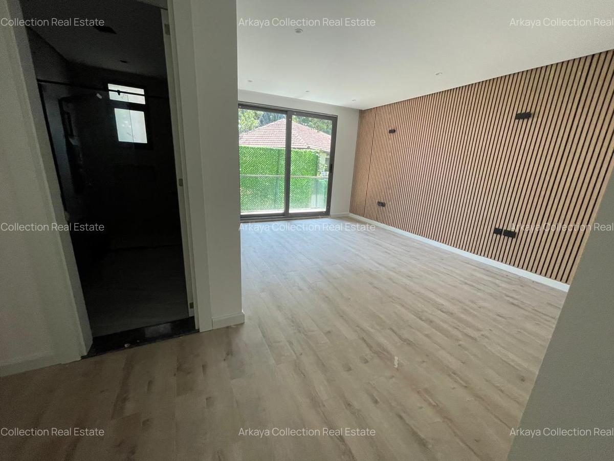 5 Bed Villa with En Suite in Lavington - 7