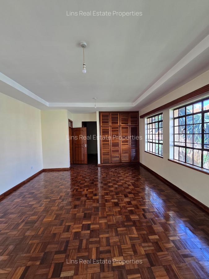 5 Bed House with En Suite in Runda - 15