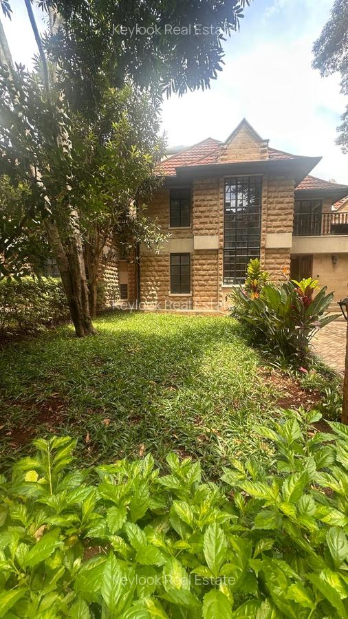 6 Bed Townhouse with En Suite at Lavington Green - 3