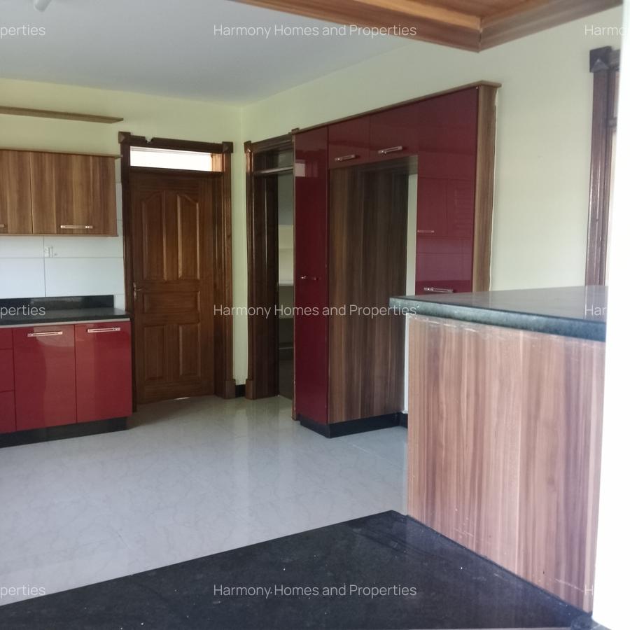 5 Bed Villa with En Suite at Brookside - 4