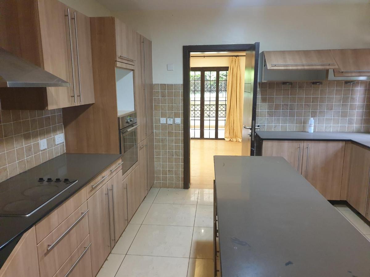 3 Bed Apartment with En Suite in Riverside - 15