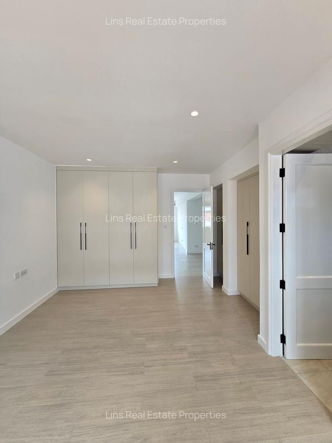 4 Bed Townhouse with En Suite in Brookside - 8