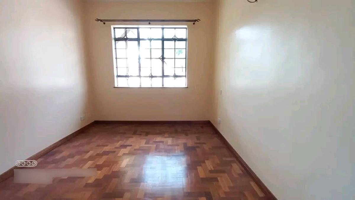 4 Bed Townhouse with En Suite at Lavington - 3
