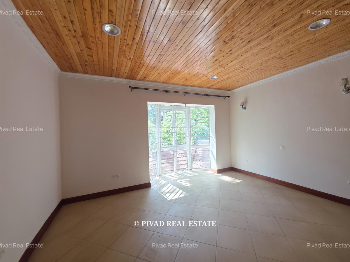 4 Bed House with Garden in Rosslyn - 5