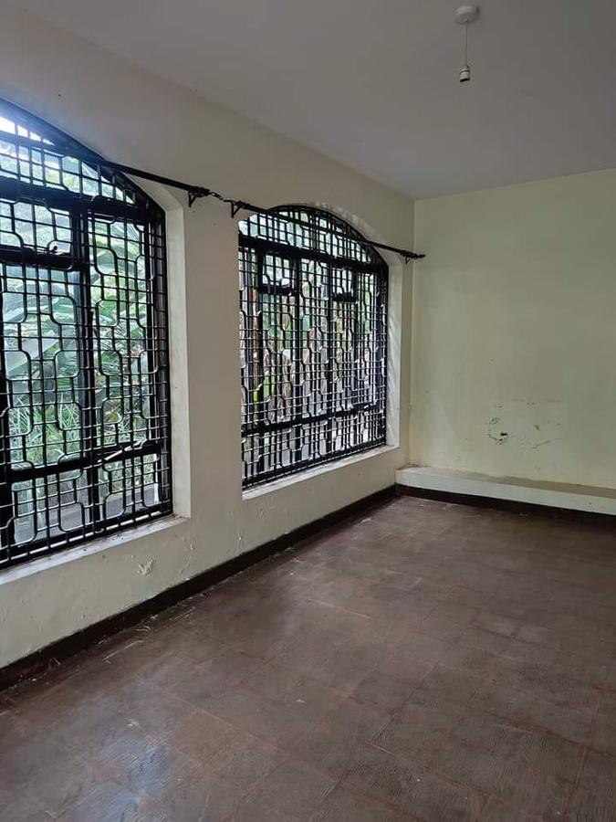 7 Bed House with En Suite in Kitisuru - 11