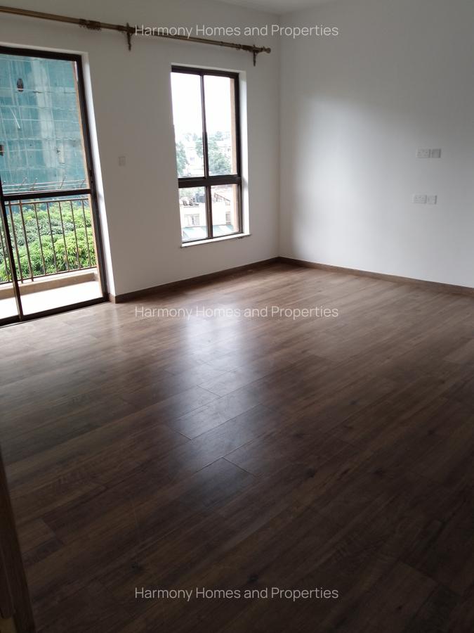 3 Bed Apartment with En Suite at Parklands - 11