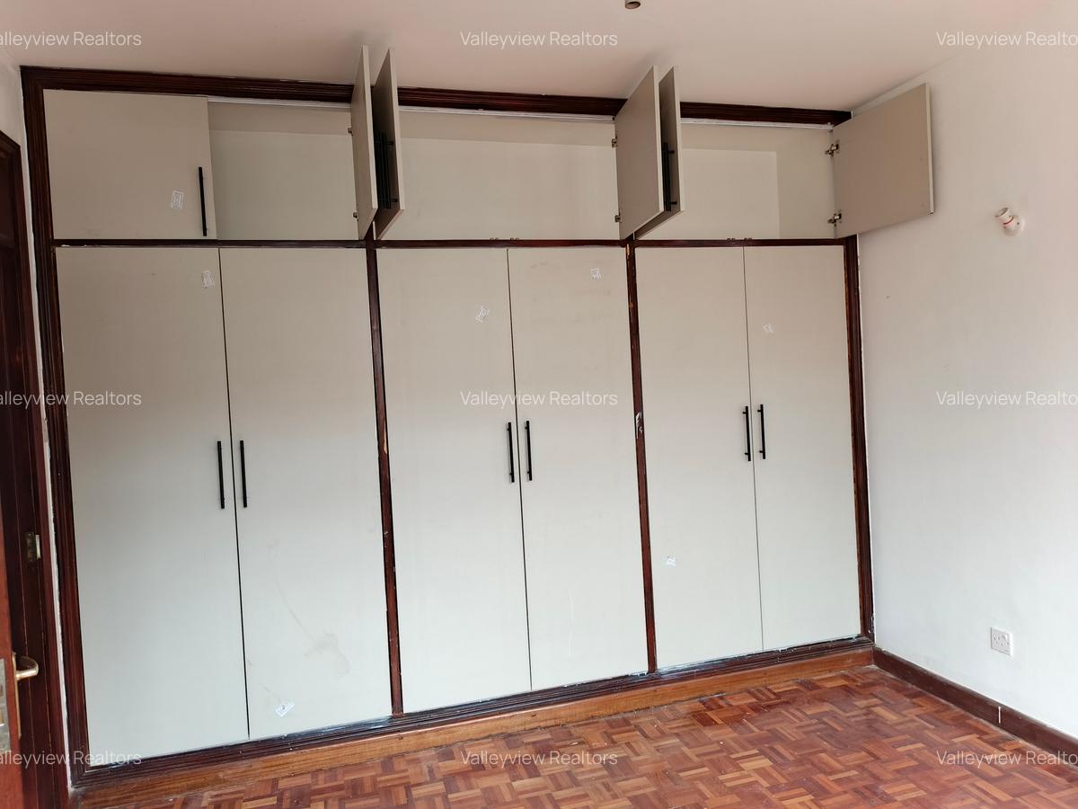 4 Bed Townhouse with En Suite at Lavington - 4