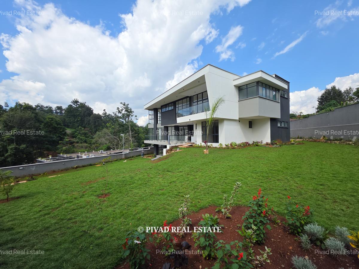 5 Bed House with Garden in Nyari - 1
