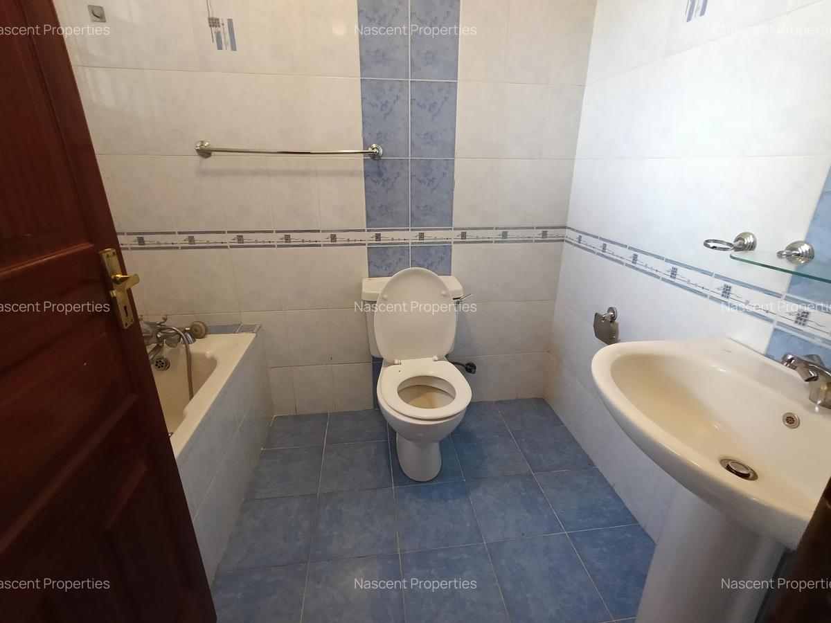 4 Bed Villa with En Suite in Rosslyn - 9