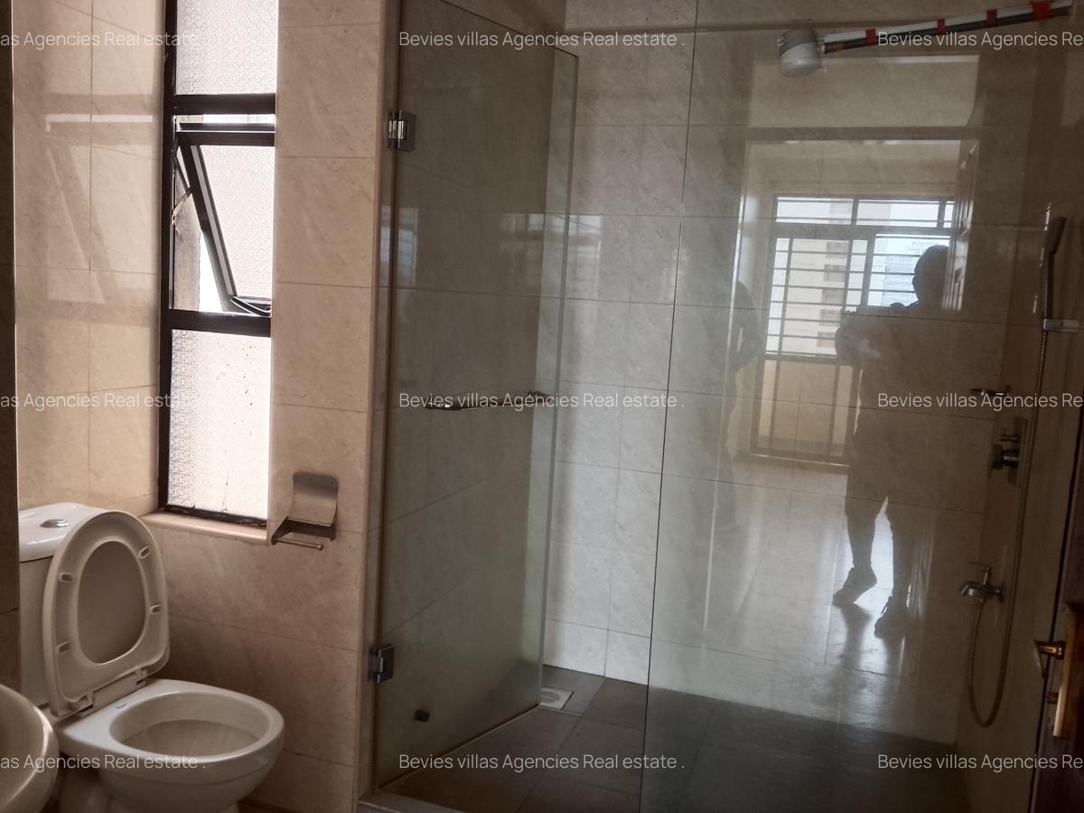 3 Bed Apartment with En Suite at Parklands - 8