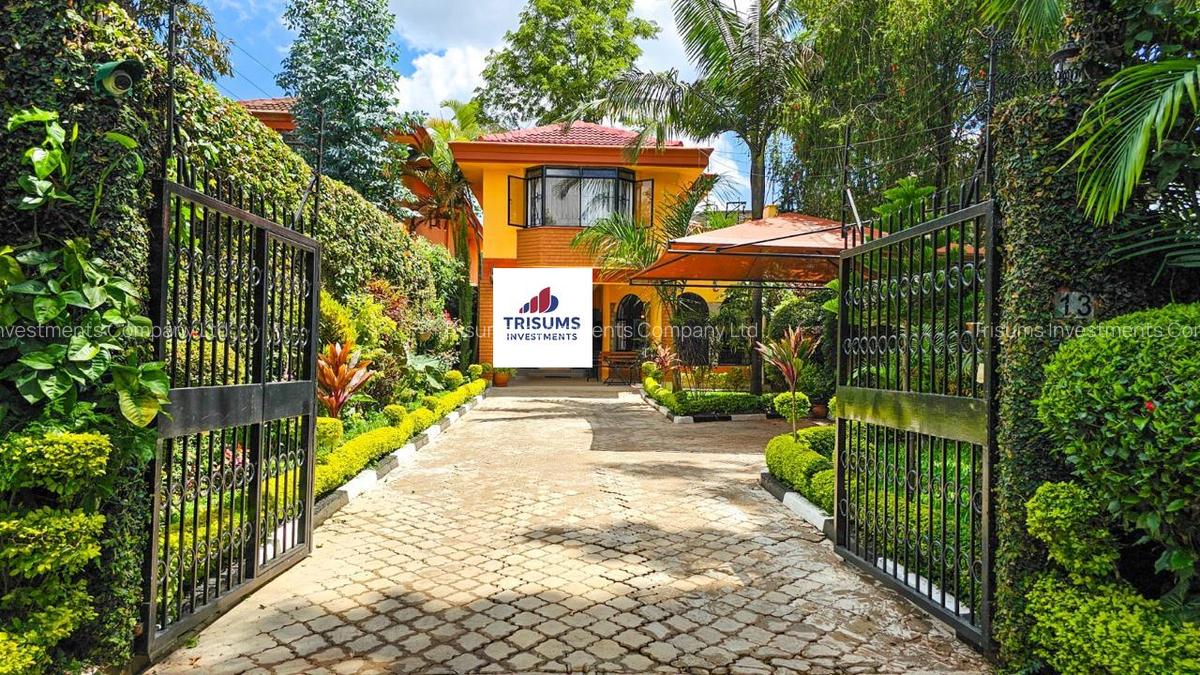 4 Bed Villa with En Suite in Brookside - 3