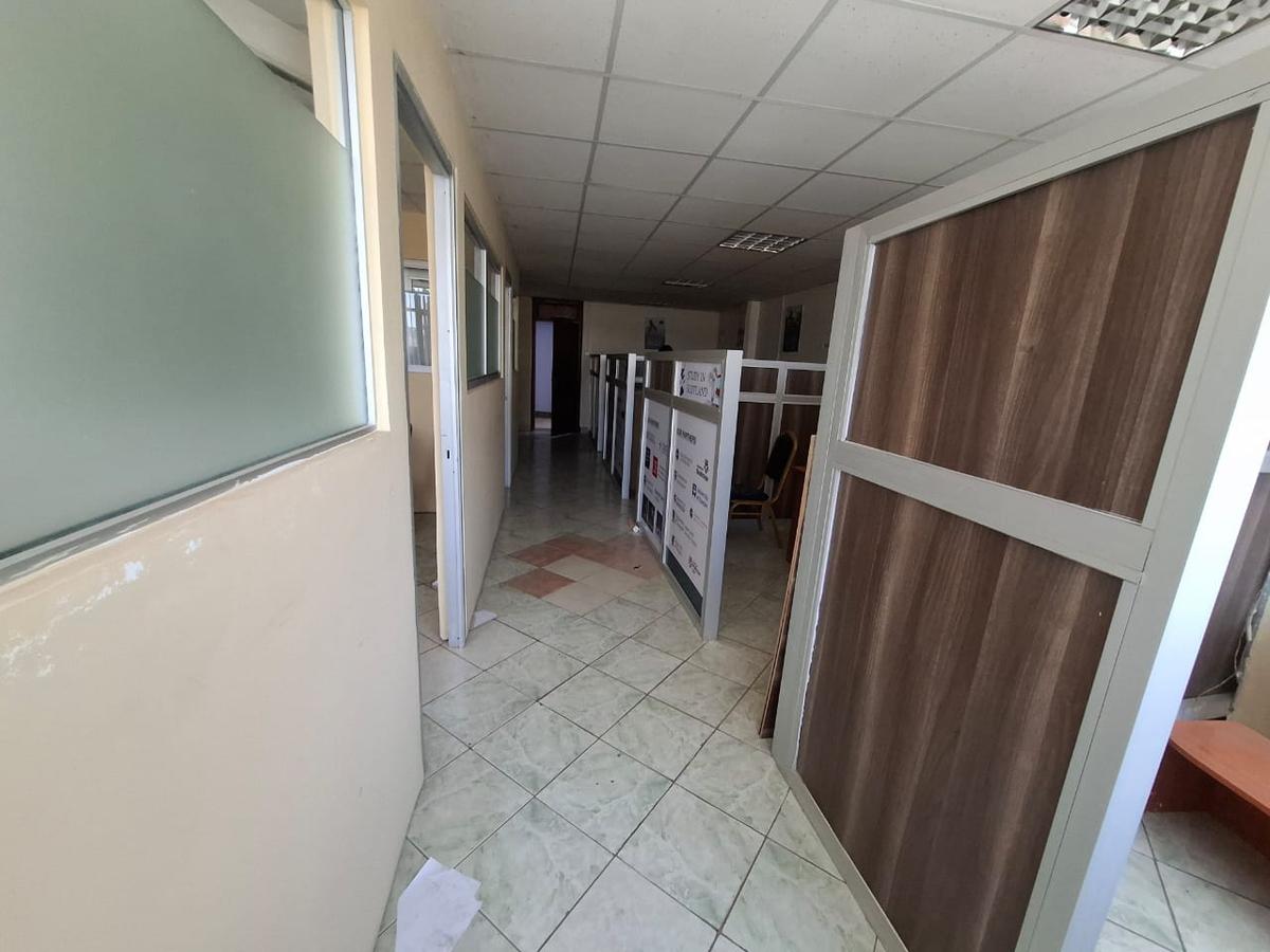 680 ft² Office with Service Charge Included in Westlands Area - 3