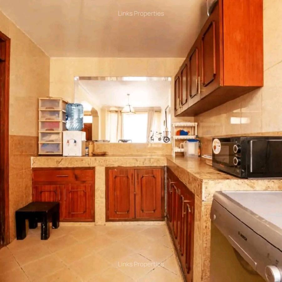 5 Bed Townhouse with En Suite at St.mary Road - 4