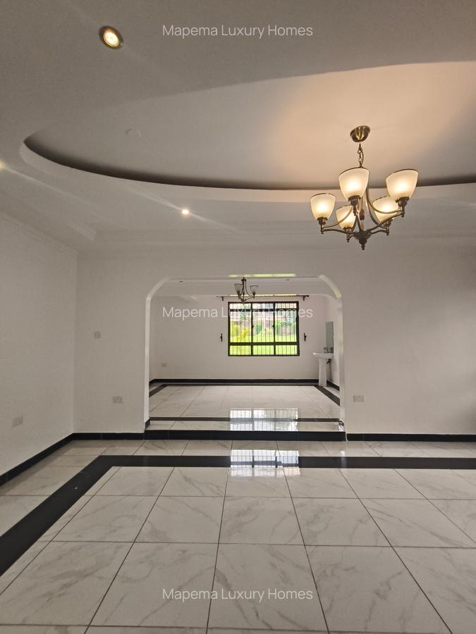 7 Bed House with En Suite at Hillcrest - 9