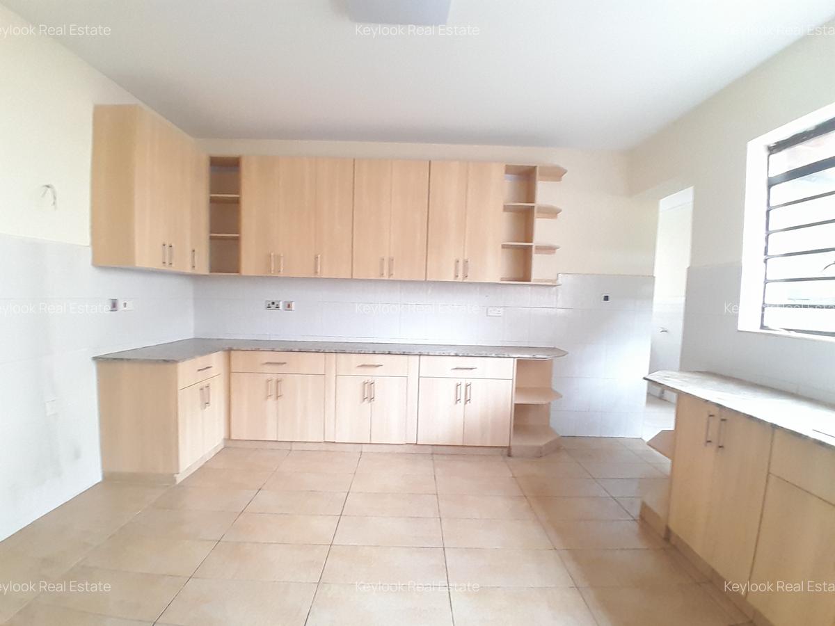 5 Bed Townhouse with En Suite at Lavington - 17