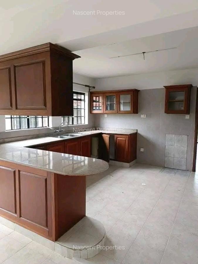 5 Bed Villa with En Suite in Runda - 4