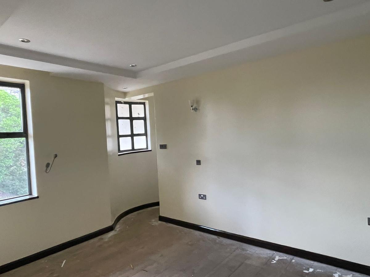 5 Bed Villa with En Suite in Lavington - 11