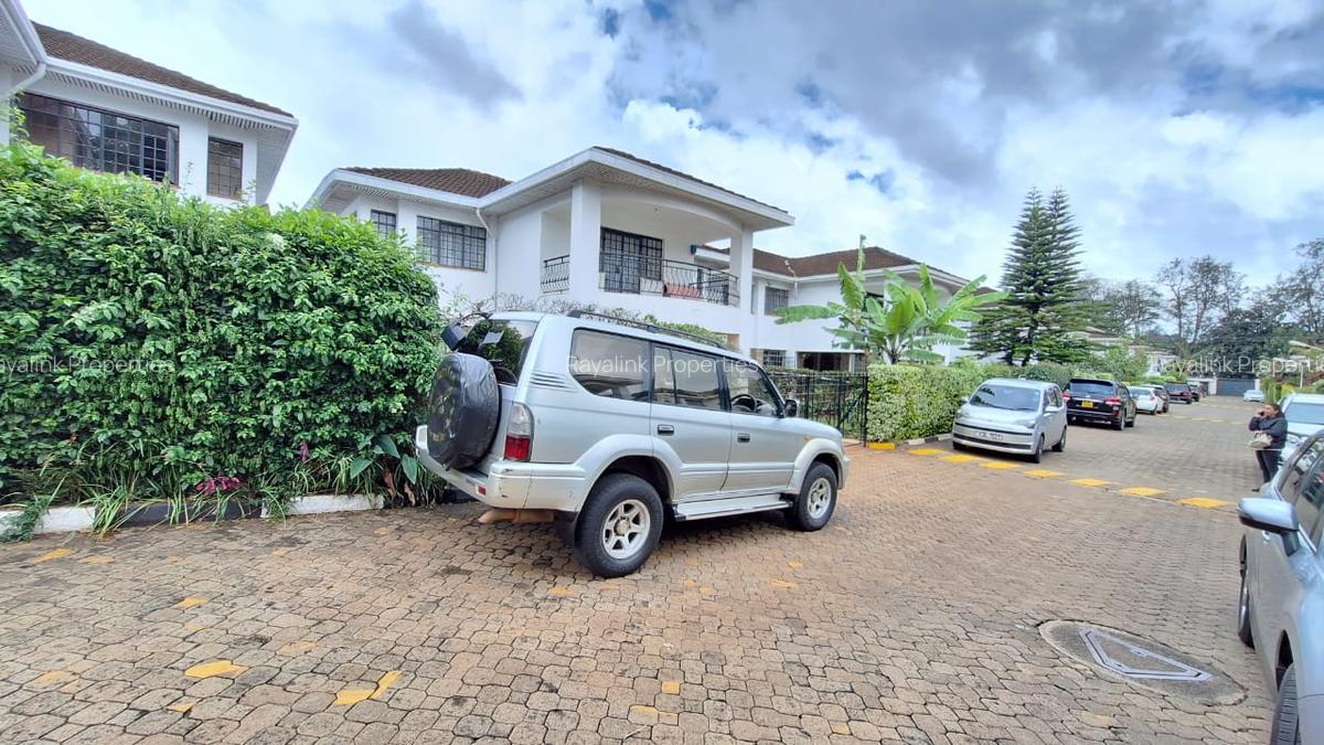 4 Bed Townhouse with En Suite at Kyuna - 2