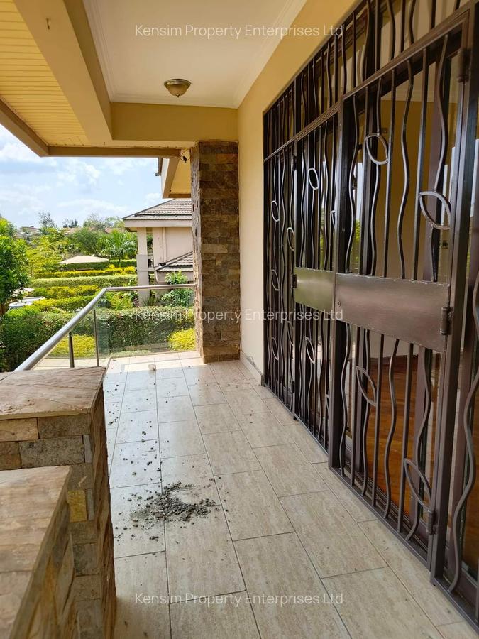 4 Bed Townhouse with En Suite in Ridgeways - 17