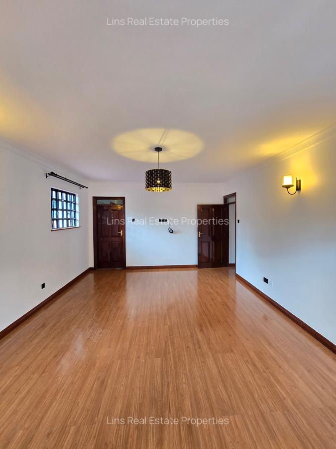 4 Bed House with En Suite in Lavington - 16