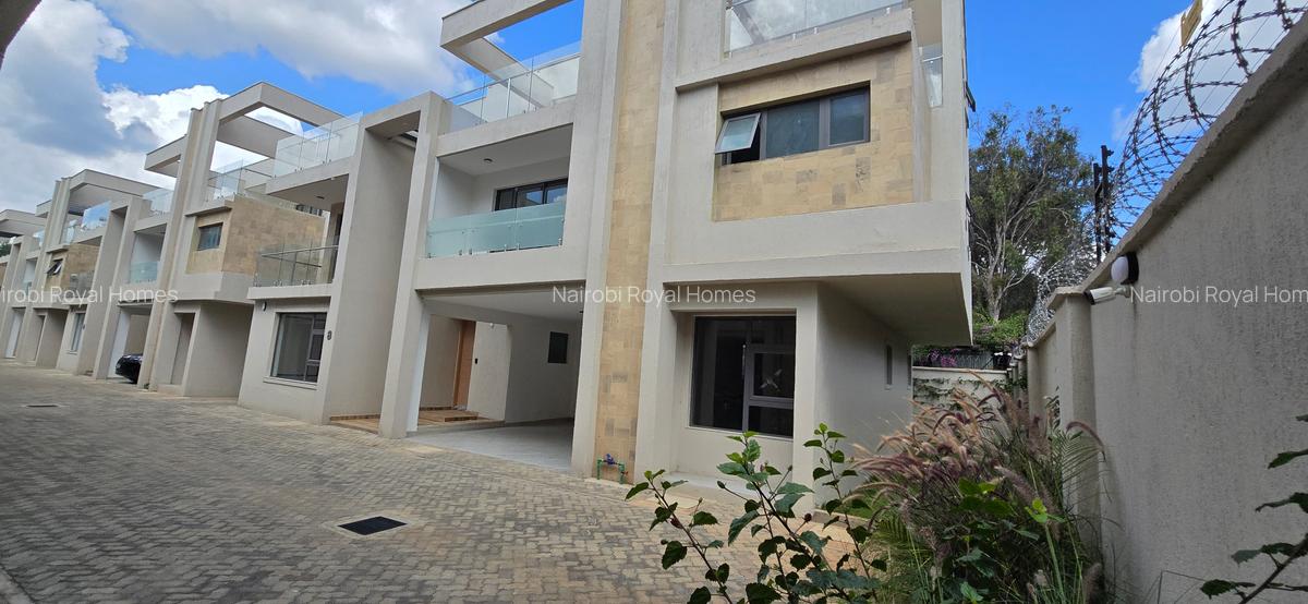 5 Bed Townhouse with En Suite at Lavington Green - 4