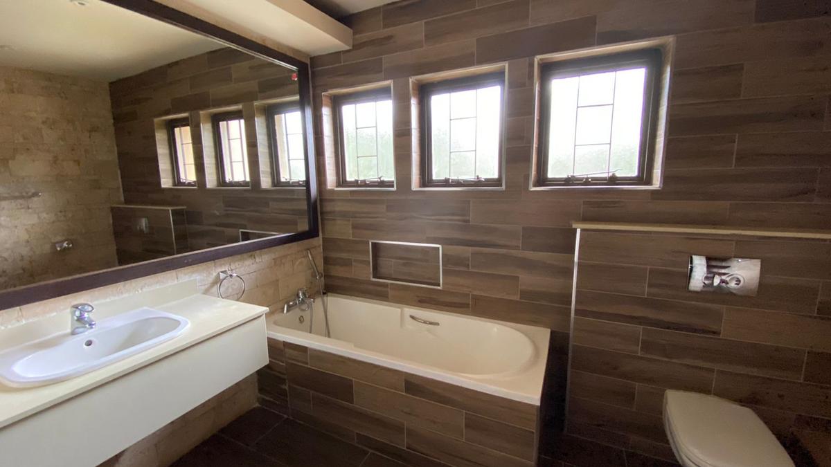 5 Bed House with En Suite in Runda - 15