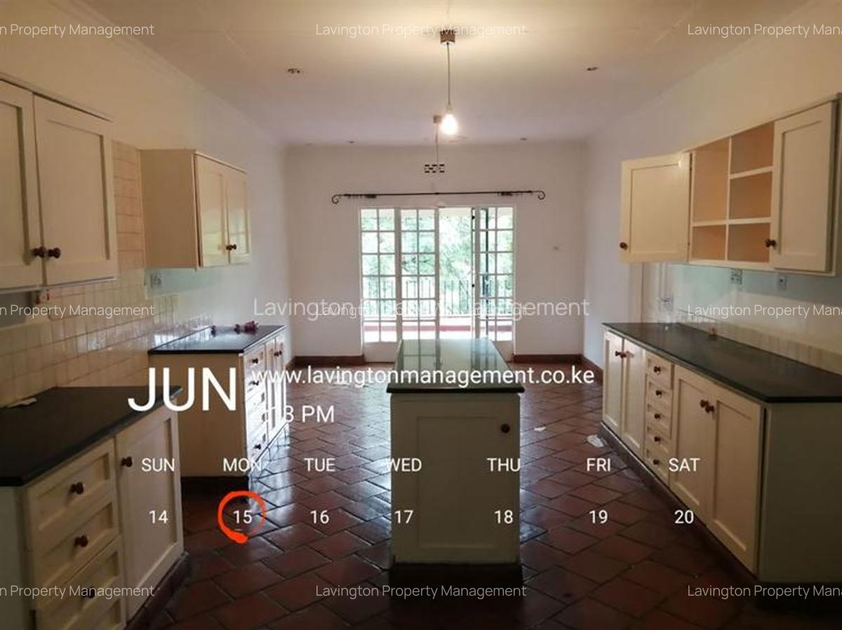 4 Bed House with En Suite at Lavington Green - 6