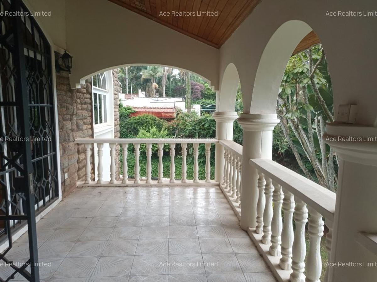 4 Bed Townhouse with En Suite at Hillview - 18