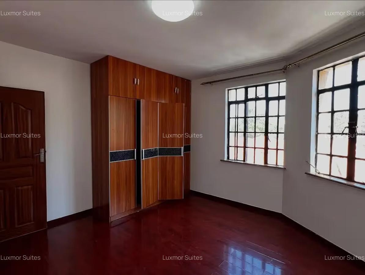 Serviced 2 Bed Apartment with En Suite at Valley Arcade - 1