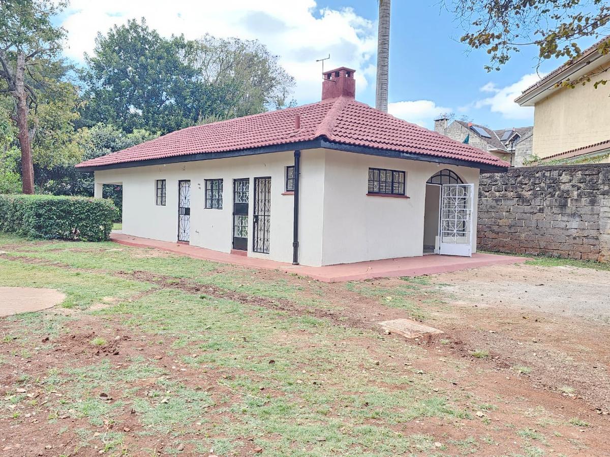 4,000 ft² Commercial Property with Service Charge Included in Lavington - 1