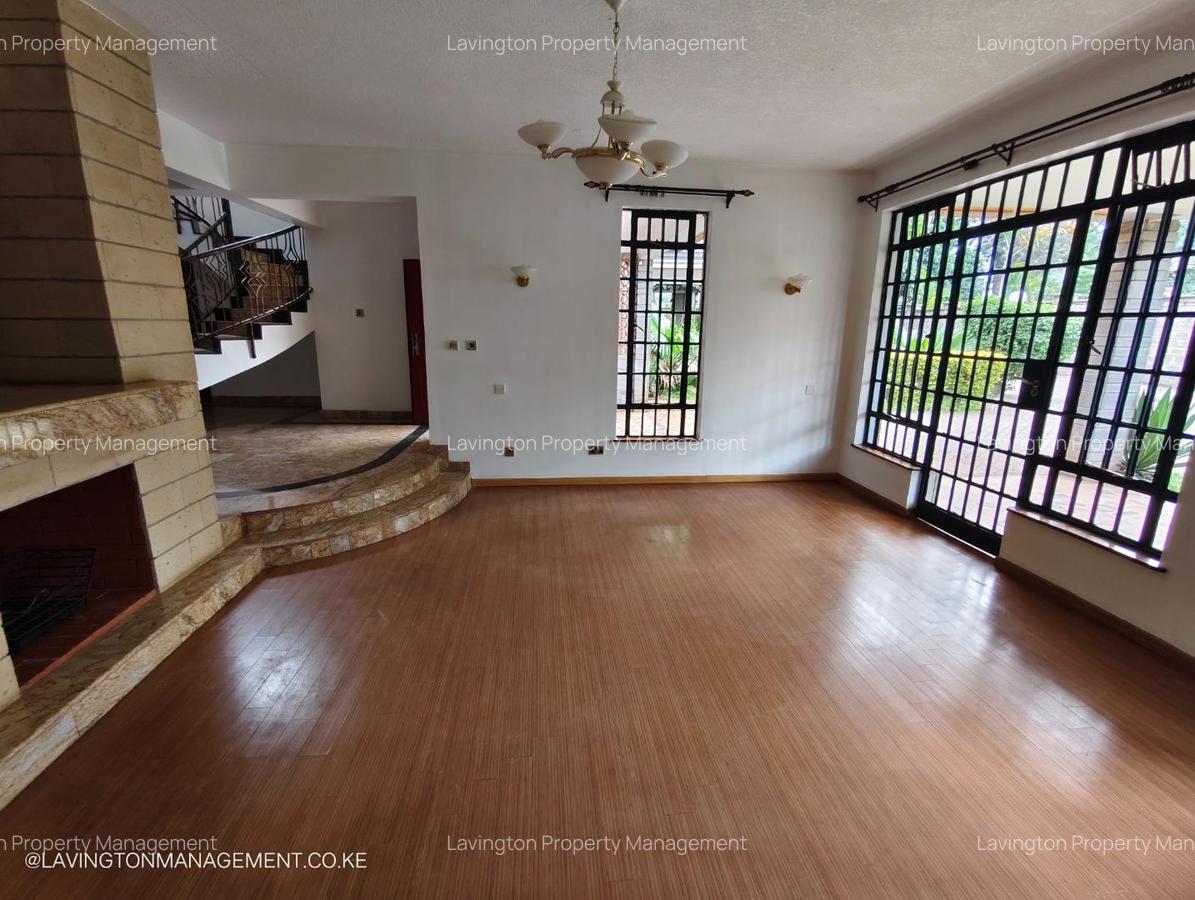 5 Bed Villa with En Suite at Lavington Green - 2