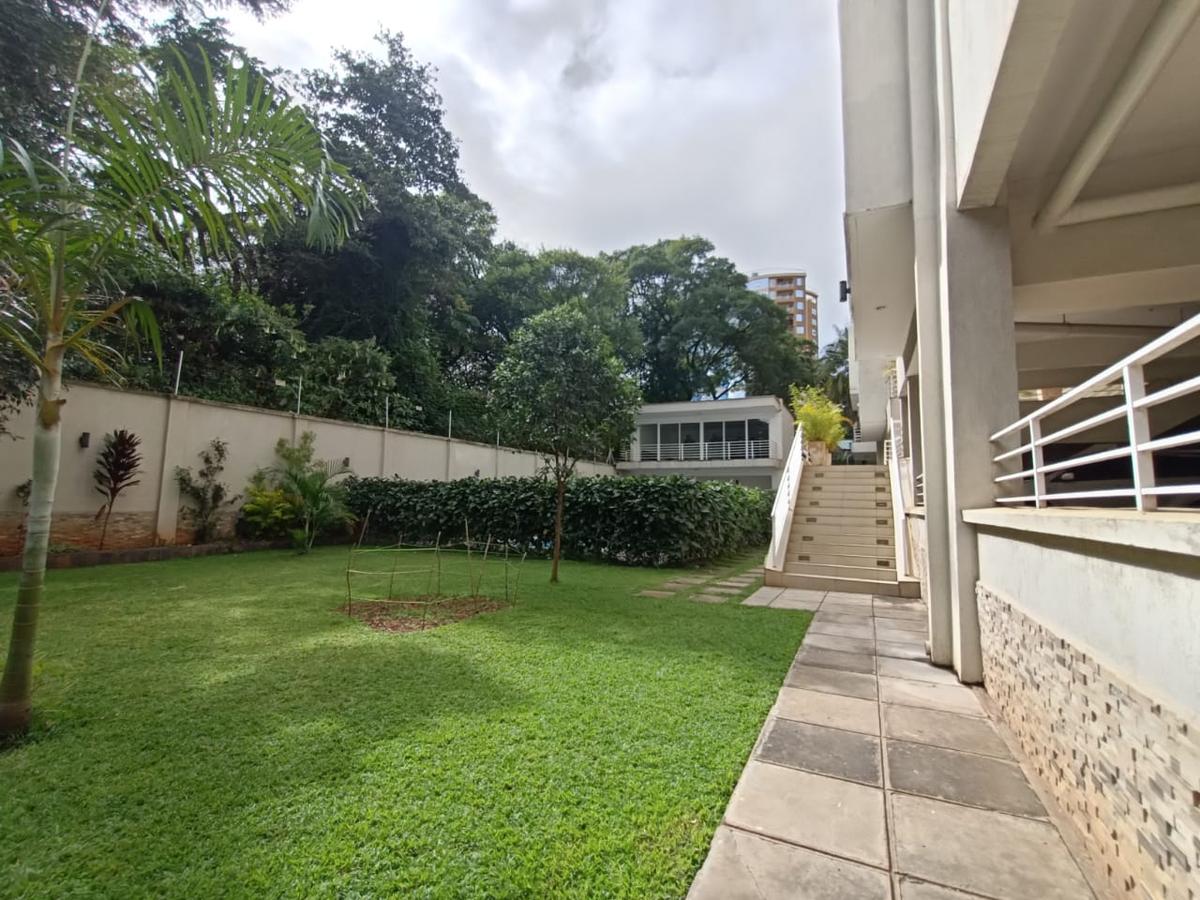 3 Bed Apartment with En Suite in Kilimani - 14