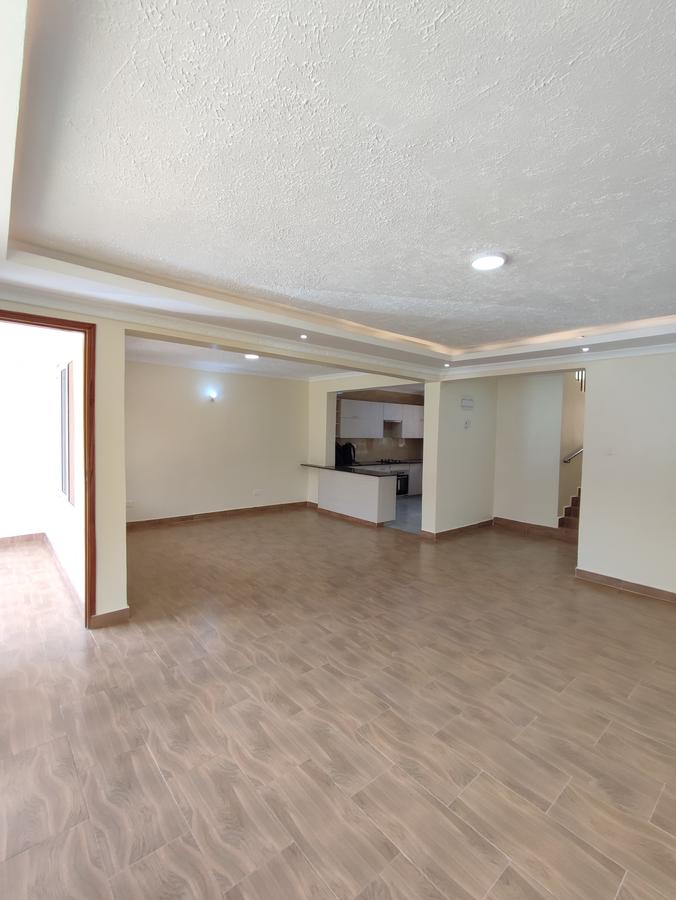 4 Bed Townhouse with En Suite at Gateway Mall - 4