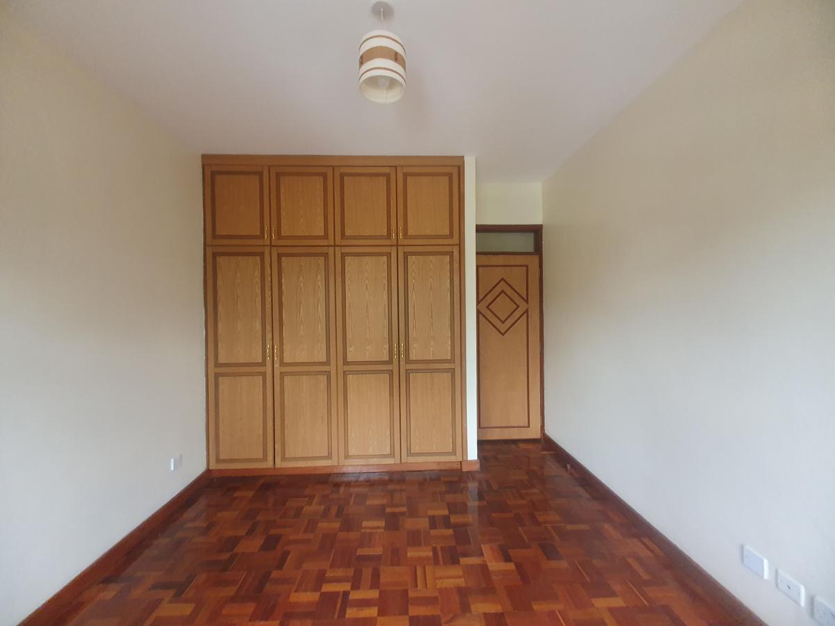 3 Bed Apartment with En Suite in Brookside - 8