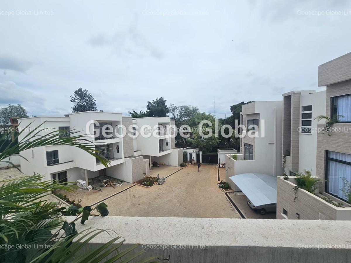 5 Bed Townhouse with En Suite in Lavington - 7