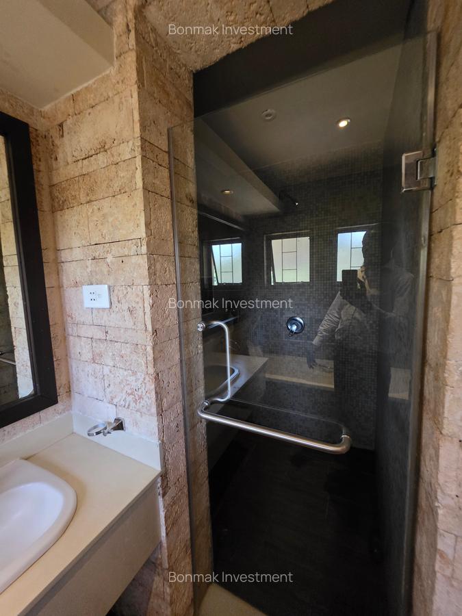 4 Bed Townhouse with En Suite at Runda - 18