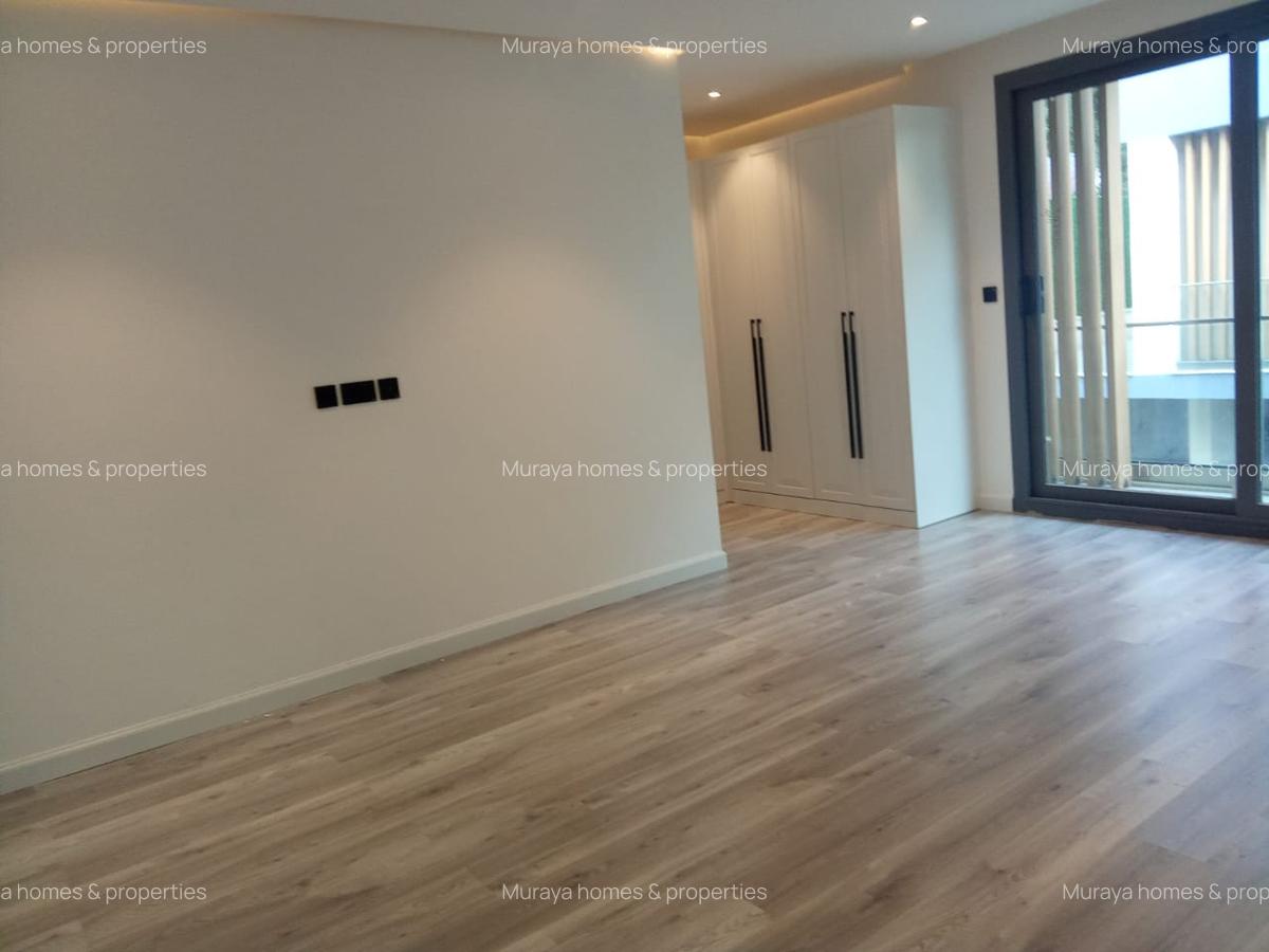 5 Bed Villa with En Suite at Lavington - 8